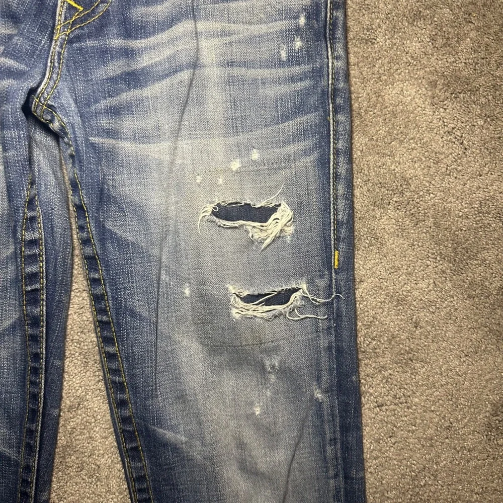 True Religion Jeans Women 26 (Fit 29x32) Blue Skull Rose Patch Slim Straight Y2K - Picture 8 of 15
